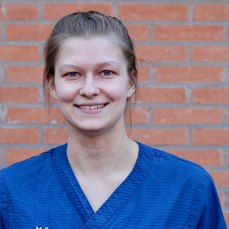 Foto av Emma Olsson, Djurvårdare nivå II