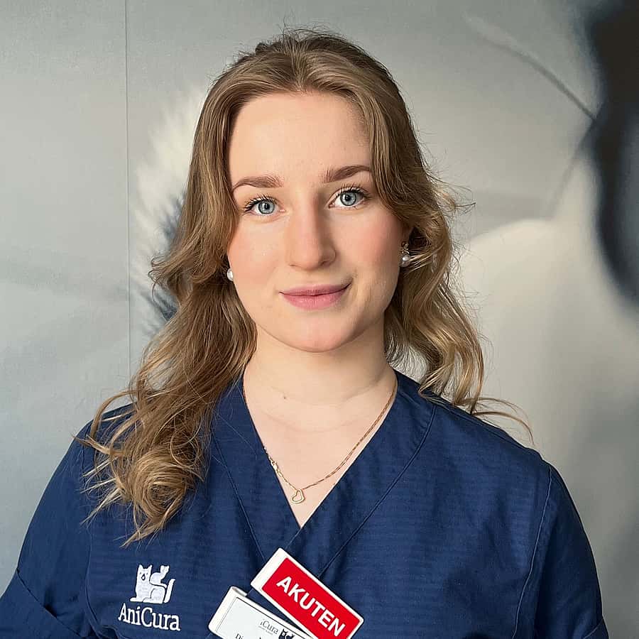 Nelly L, djurvårdare.