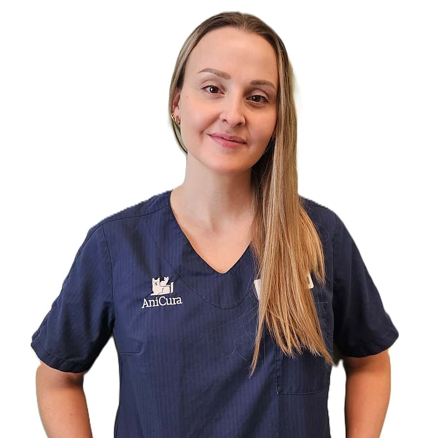 Mikaela Neijdebro är en legitimerad veterinär.